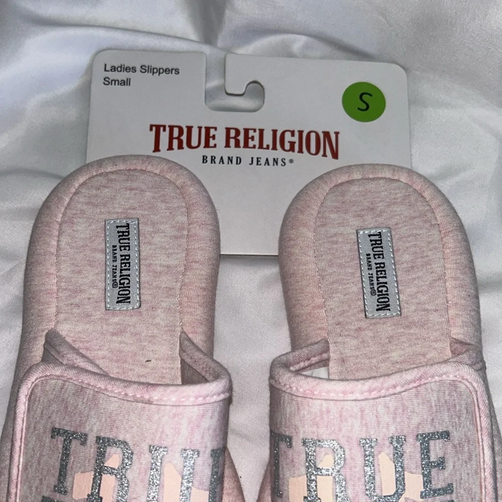 True Religion Pink And Gray Horseshoe Adjustable Strap Slide On Slippers - Picture 4 of 12